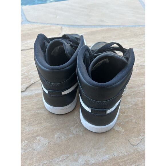 Nike Air Jordan 1 Mid Black White BQ6472-011 Women's Sz 8.5 BZ - Picture 4 of 6